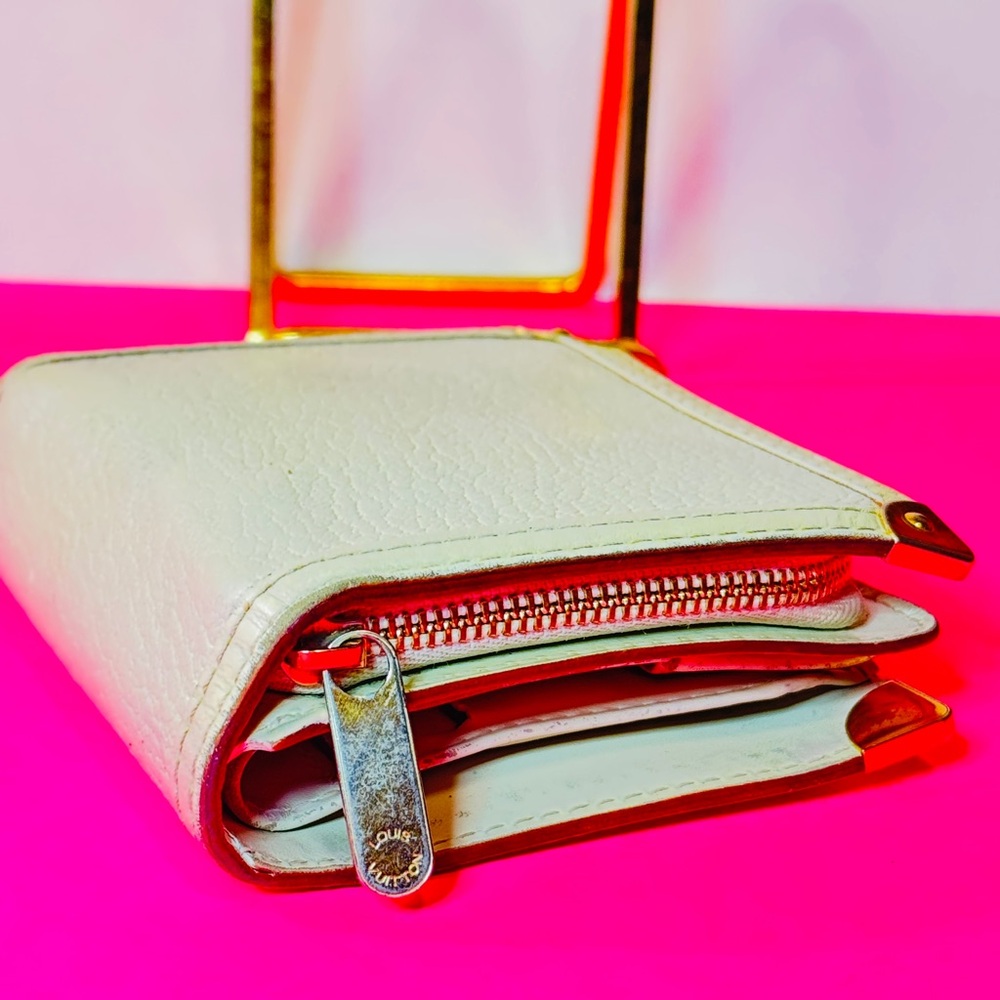 Louis Vuitton cream leather with red line and gold metal lining compact Walle - Picture 15 of 15